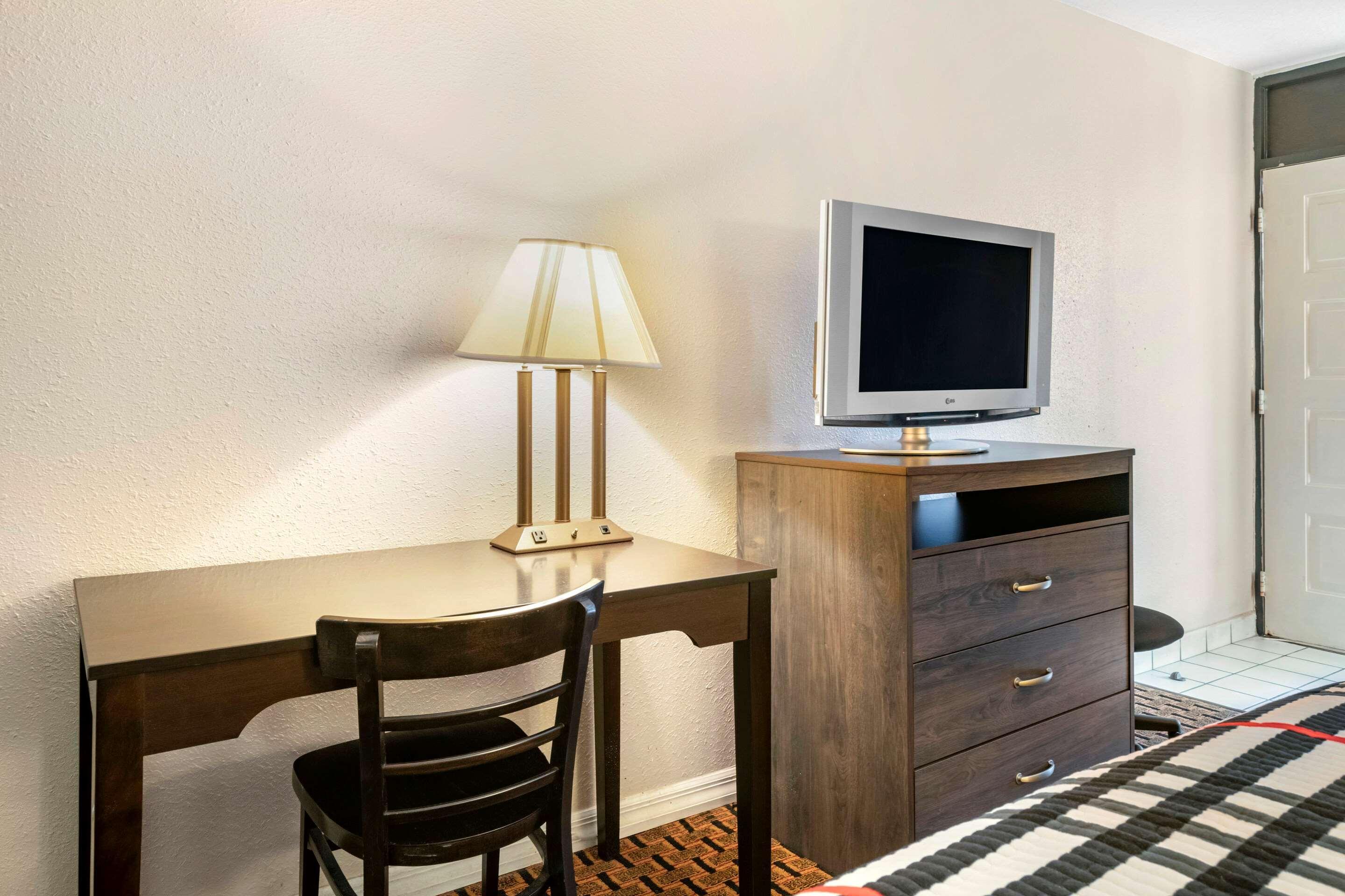Rodeway Inn New Port Richey Bagian luar foto
