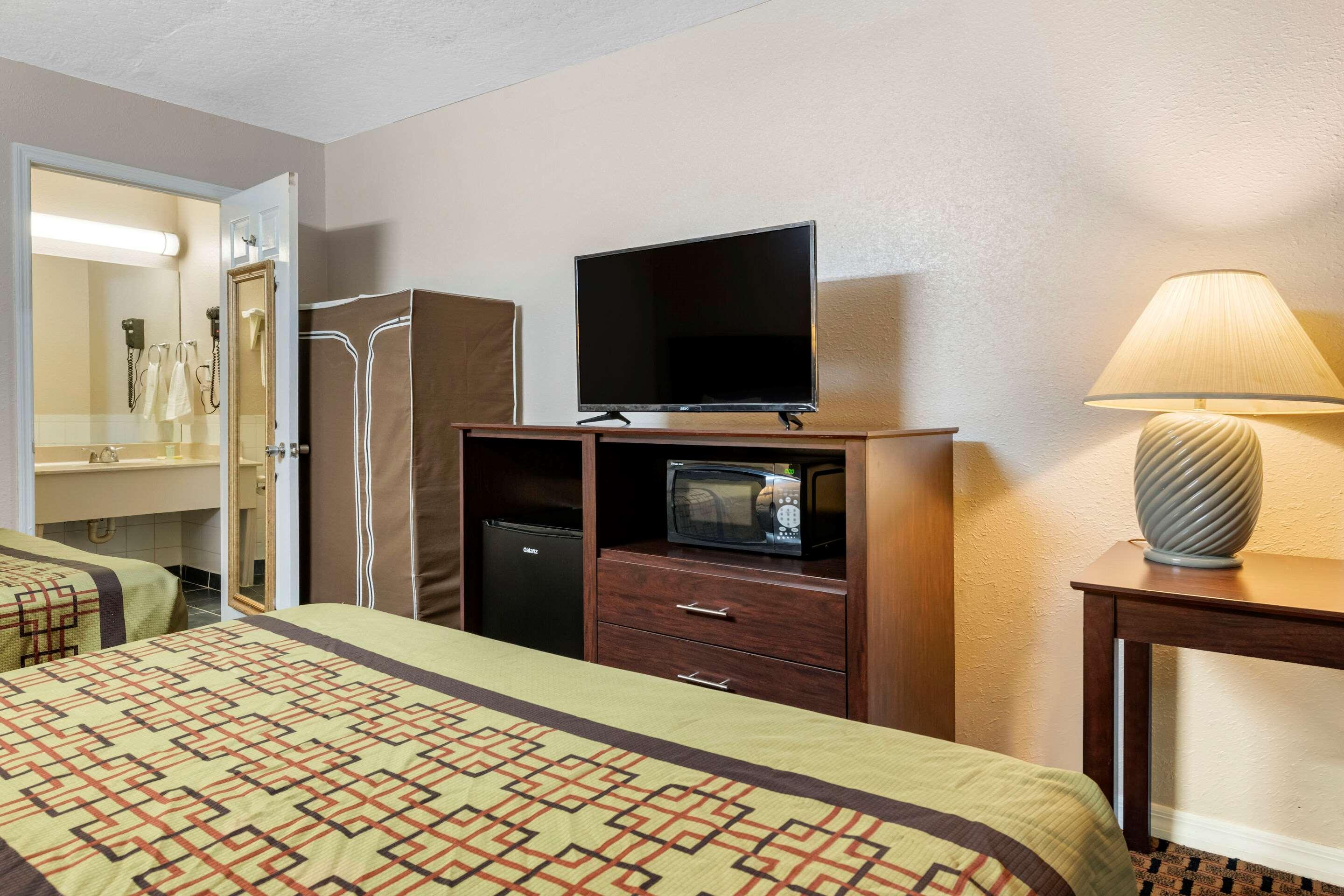 Rodeway Inn New Port Richey Bagian luar foto