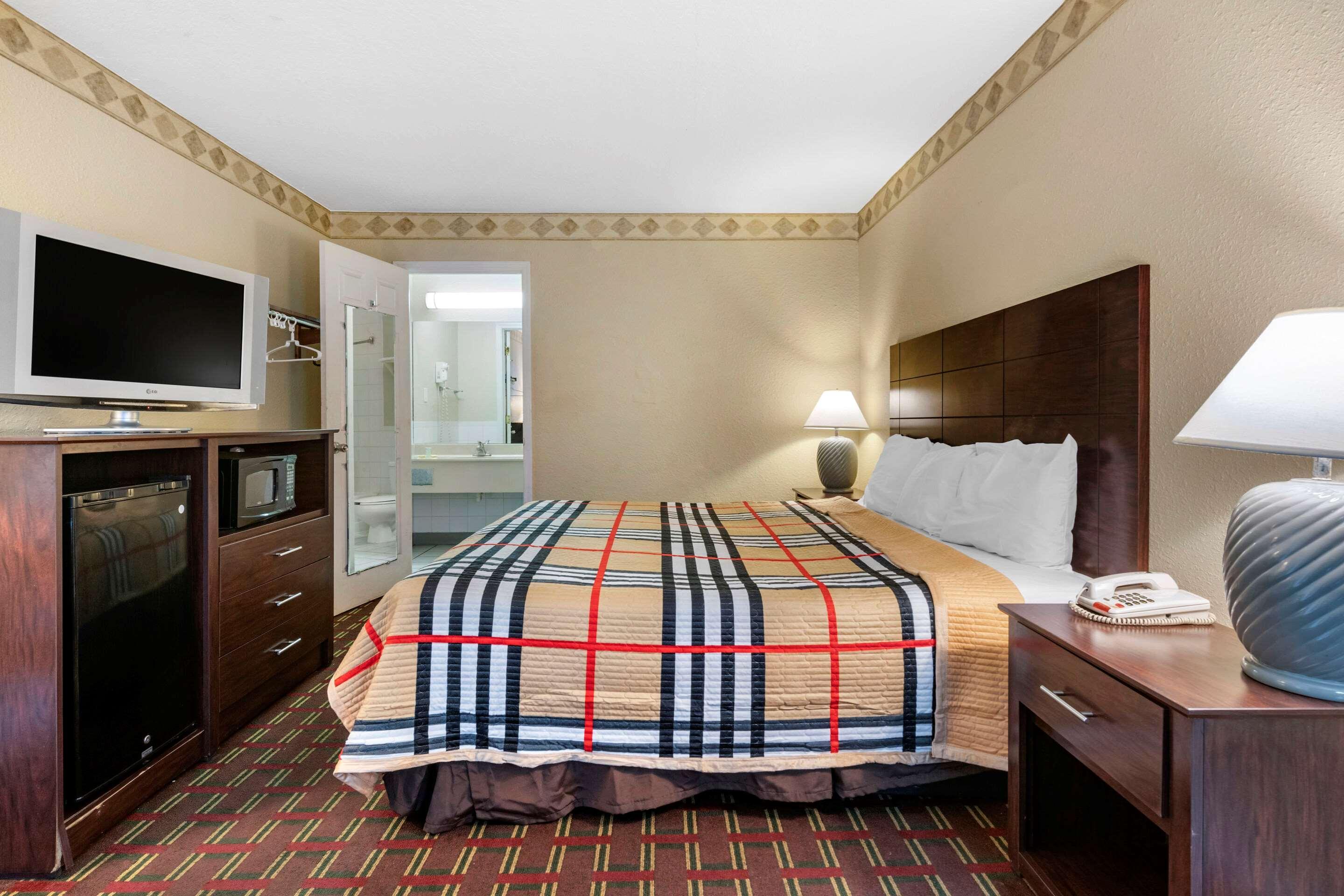 Rodeway Inn New Port Richey Bagian luar foto