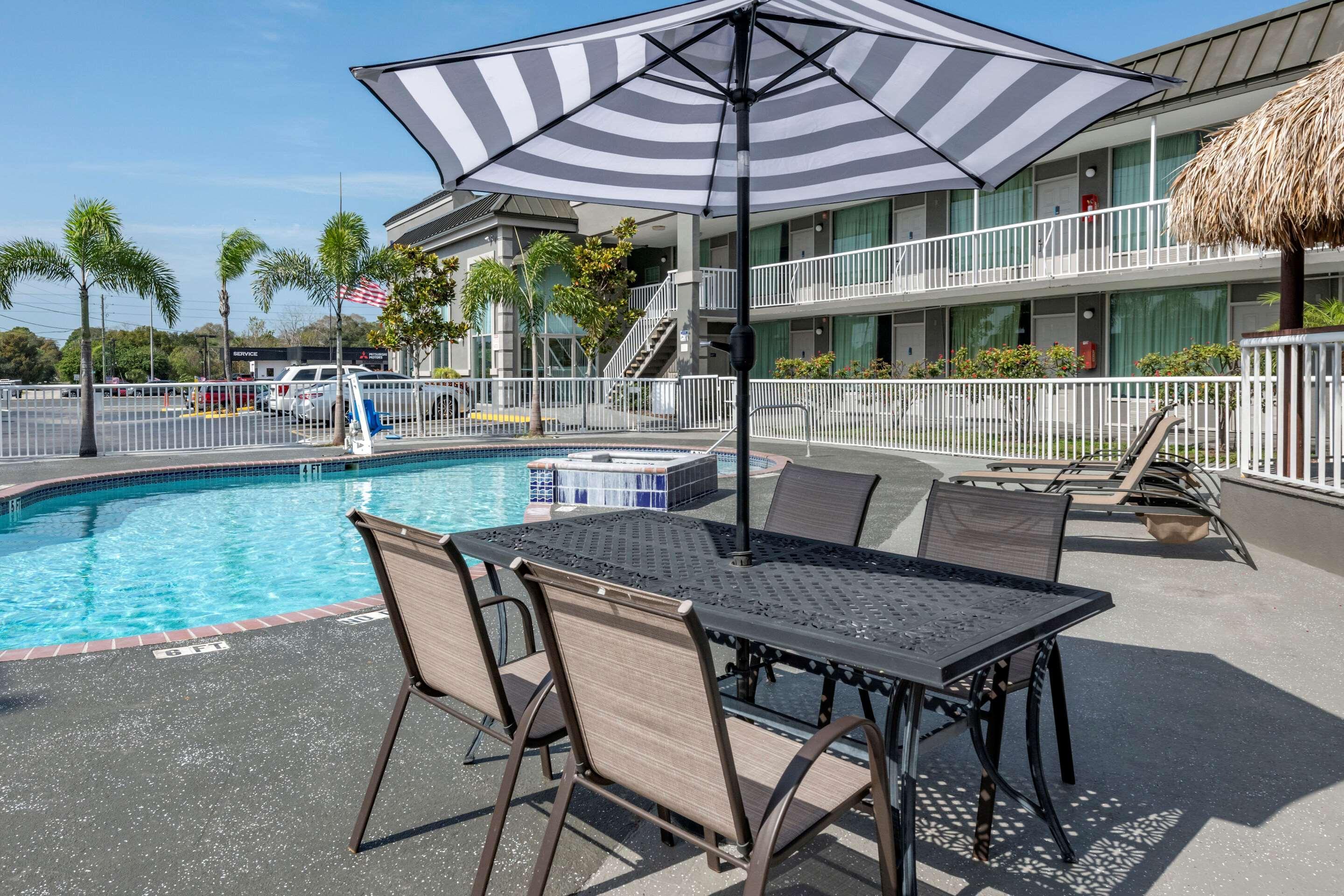 Rodeway Inn New Port Richey Bagian luar foto