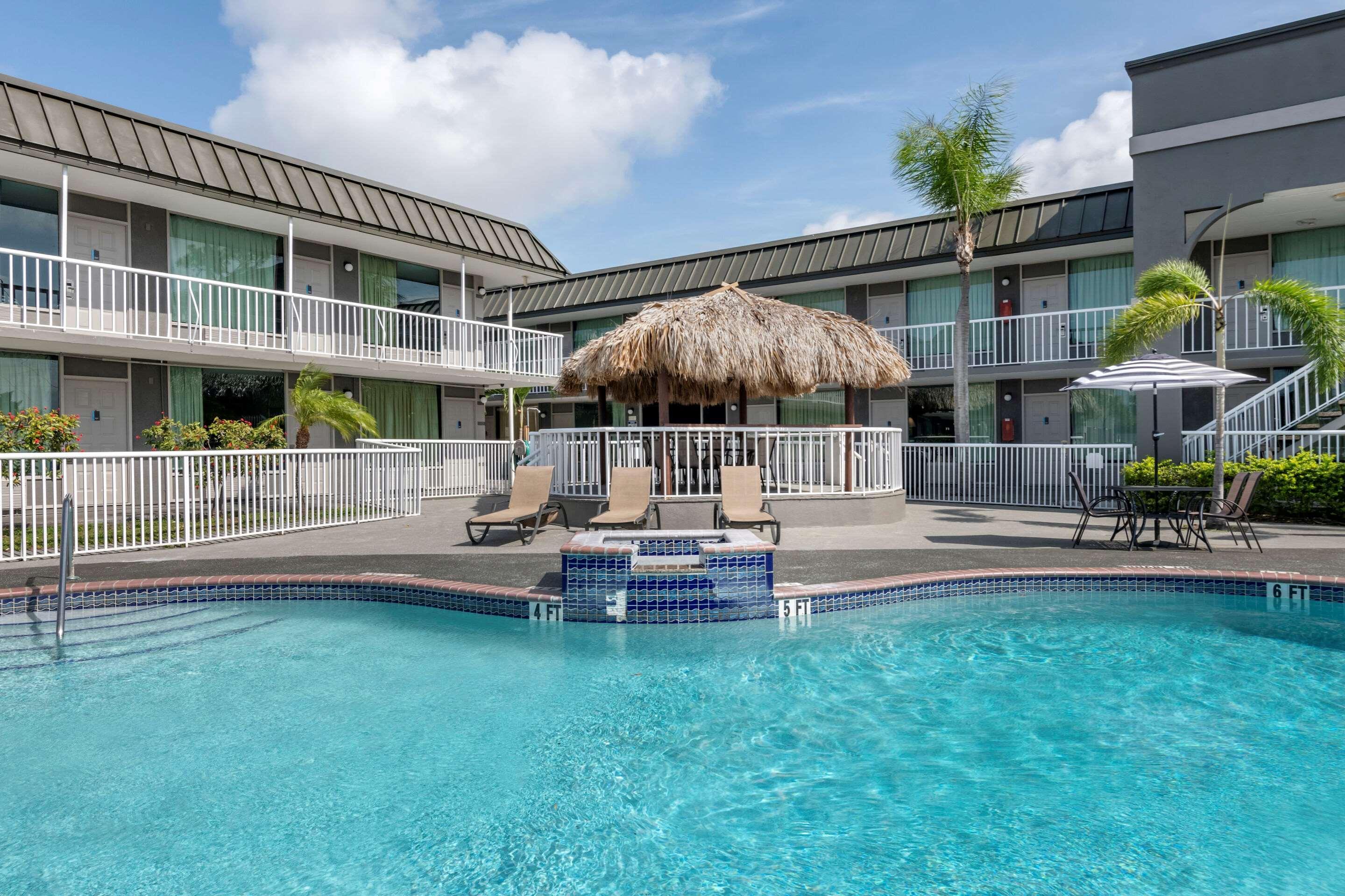 Rodeway Inn New Port Richey Bagian luar foto