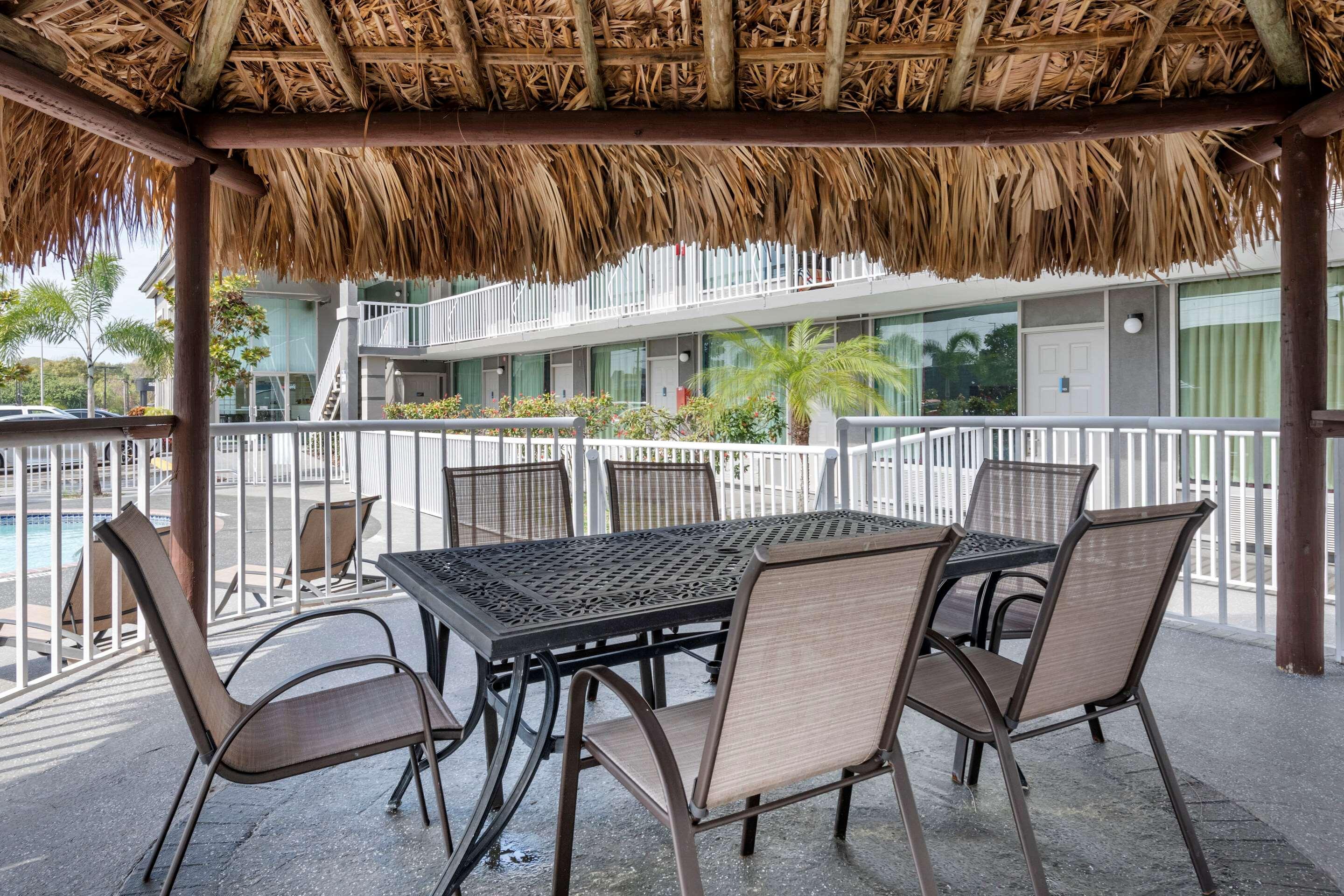 Rodeway Inn New Port Richey Bagian luar foto