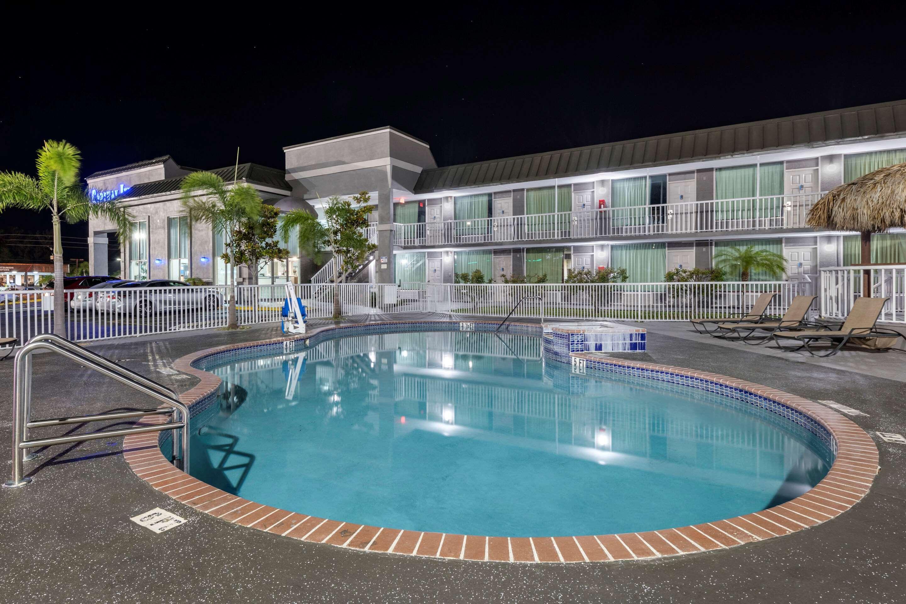 Rodeway Inn New Port Richey Bagian luar foto