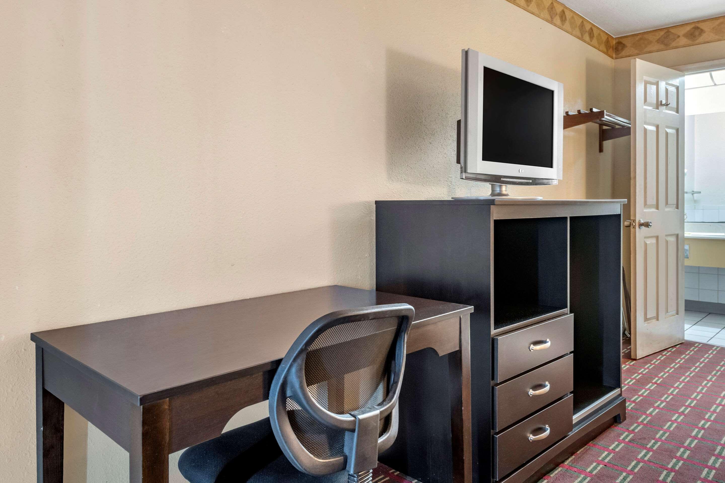 Rodeway Inn New Port Richey Bagian luar foto