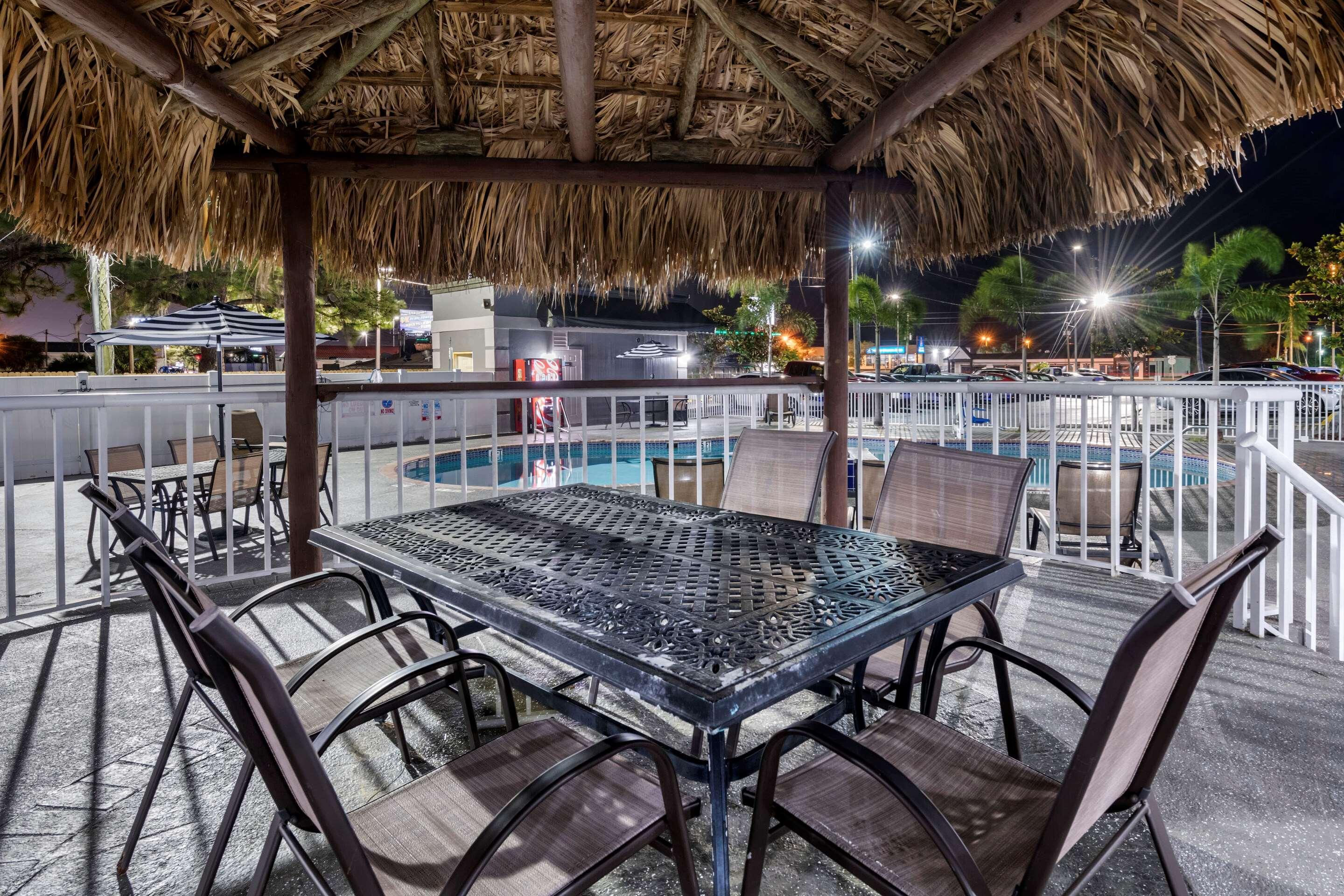 Rodeway Inn New Port Richey Bagian luar foto