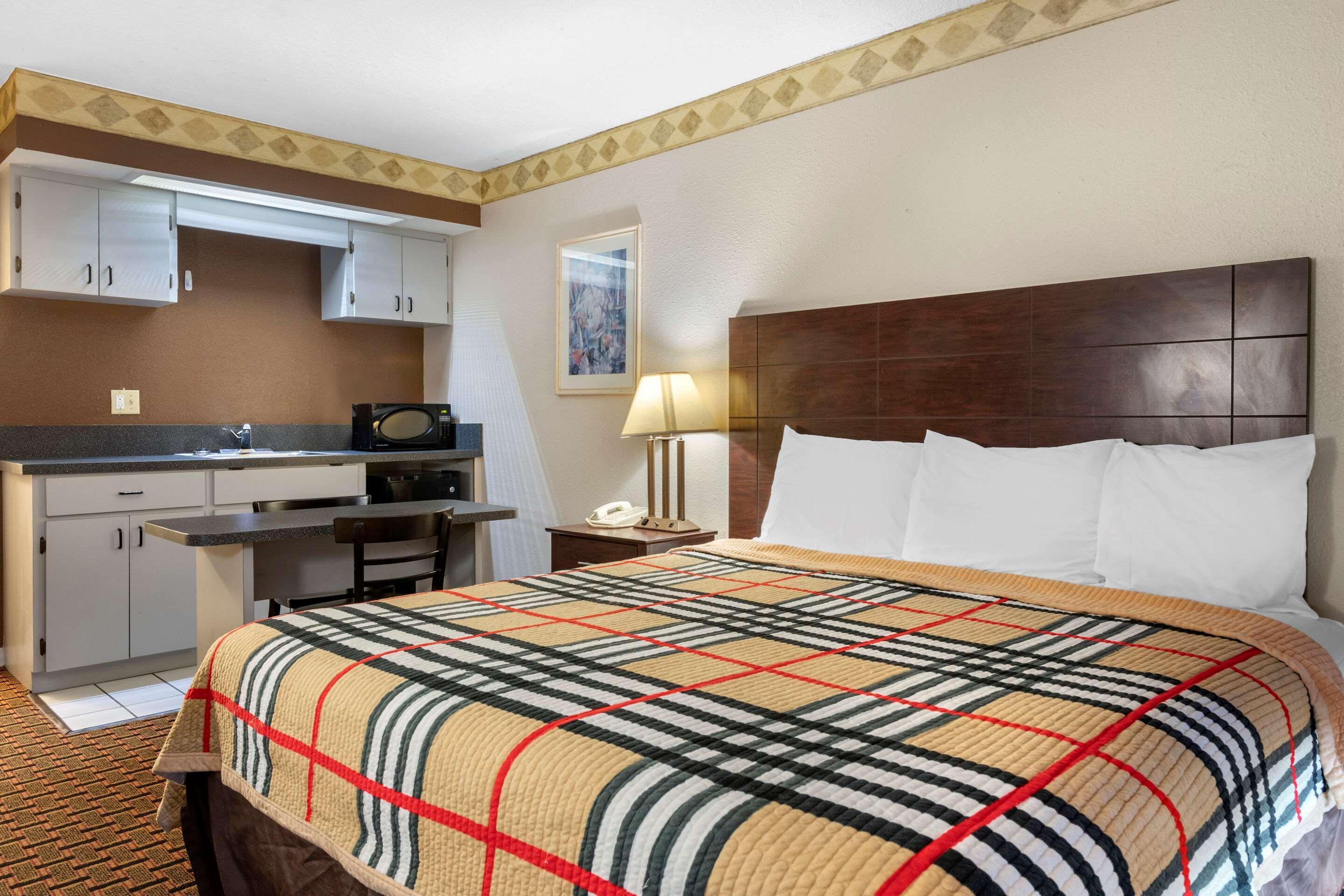 Rodeway Inn New Port Richey Bagian luar foto