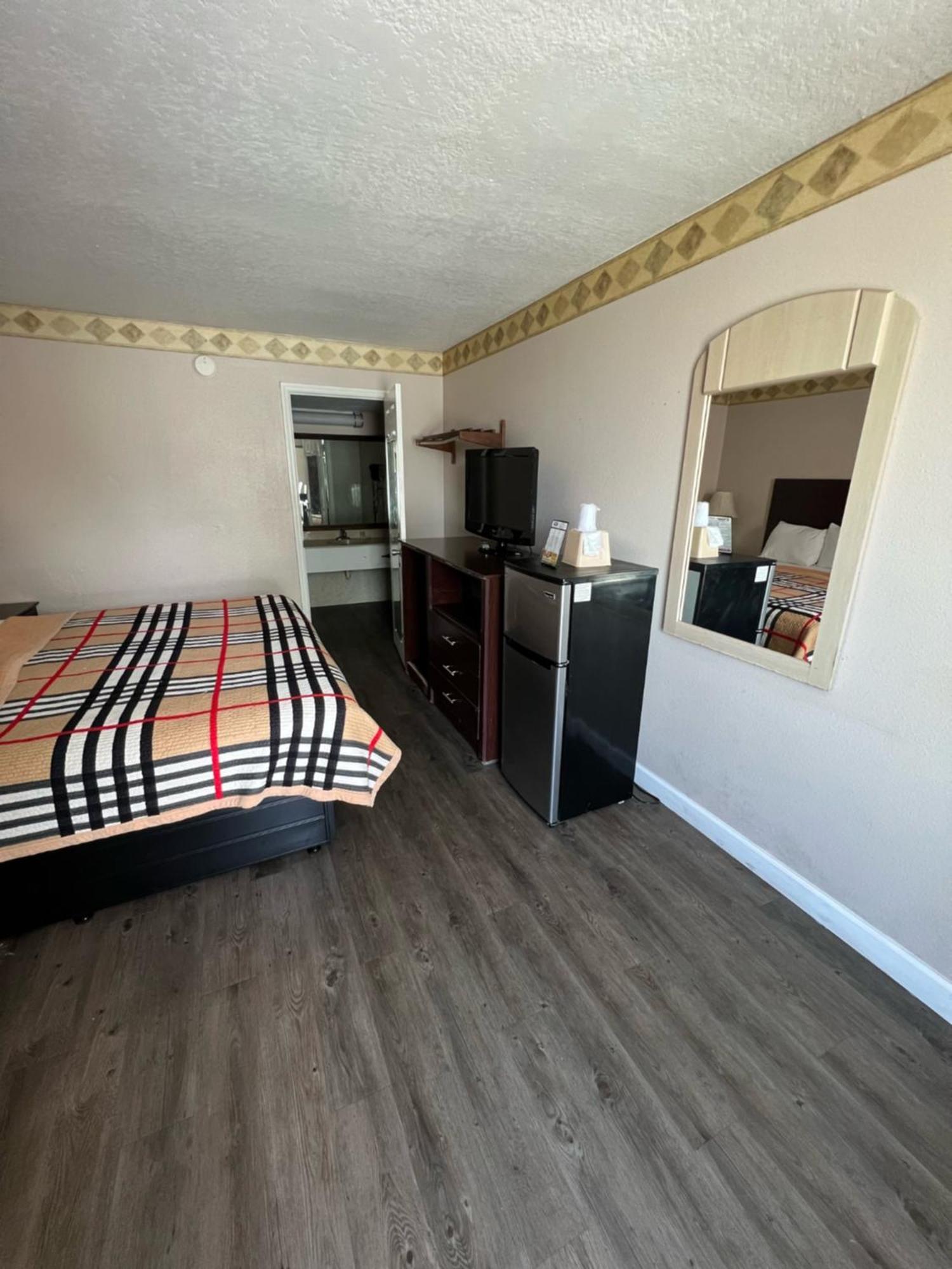 Rodeway Inn New Port Richey Bagian luar foto