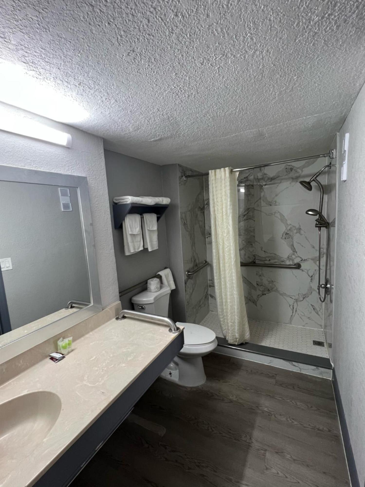 Rodeway Inn New Port Richey Bagian luar foto