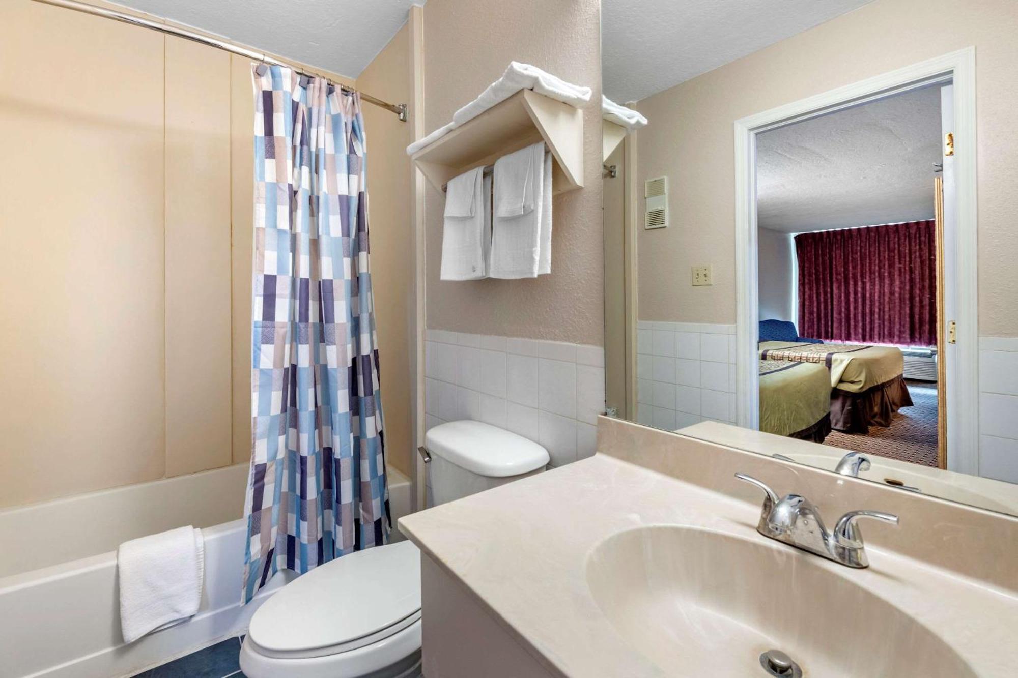 Rodeway Inn New Port Richey Bagian luar foto