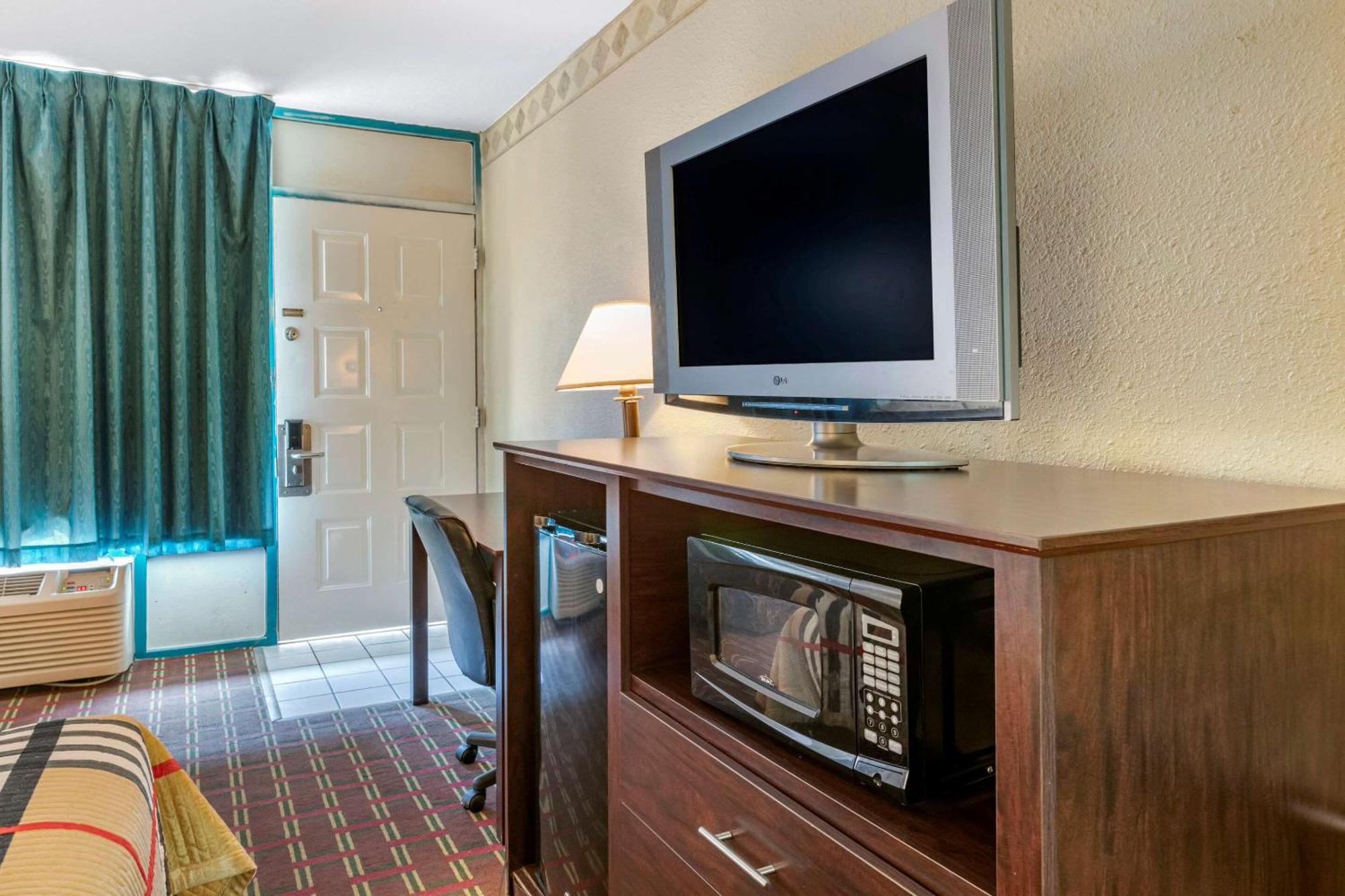 Rodeway Inn New Port Richey Bagian luar foto