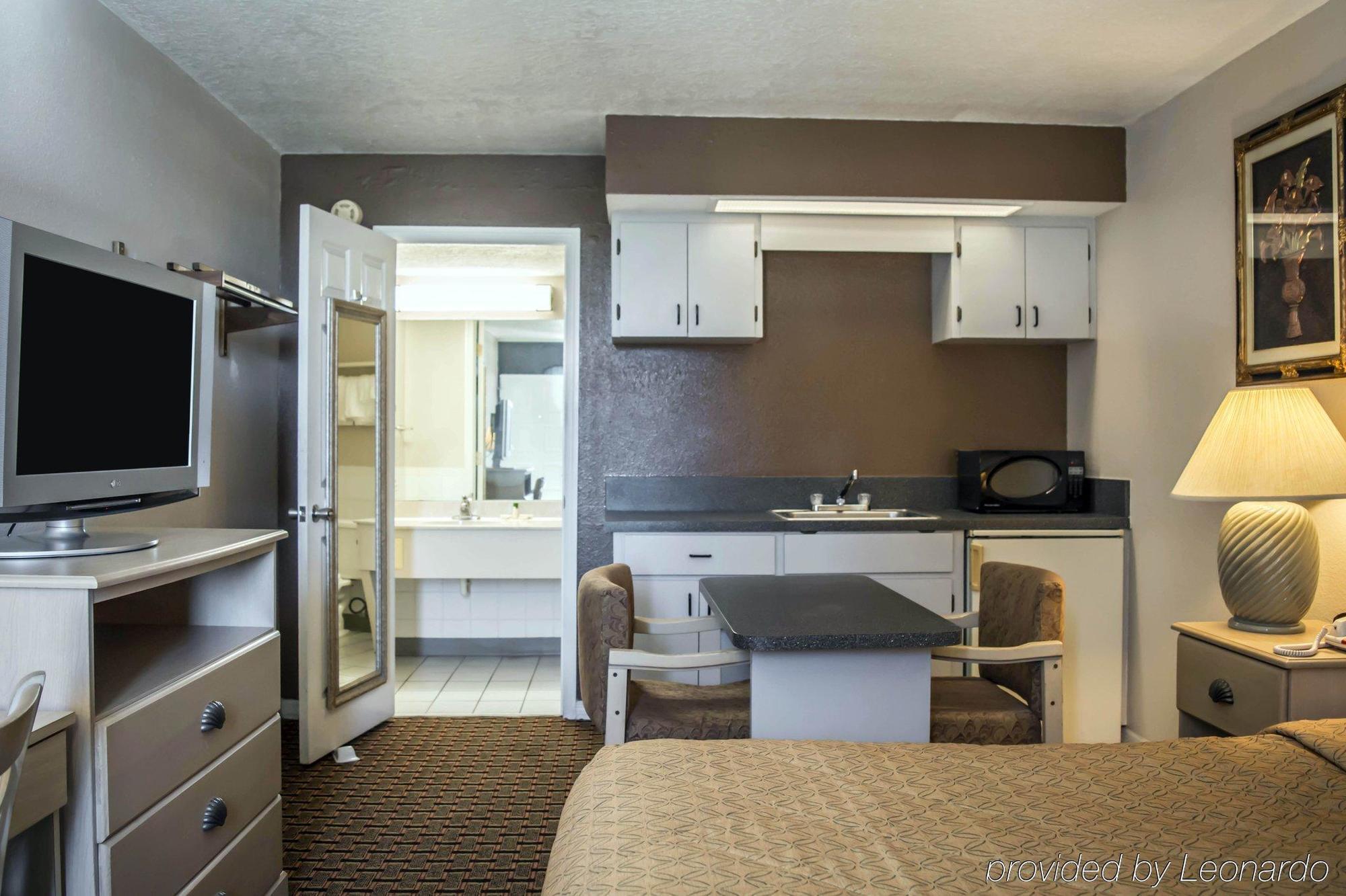Rodeway Inn New Port Richey Bagian luar foto