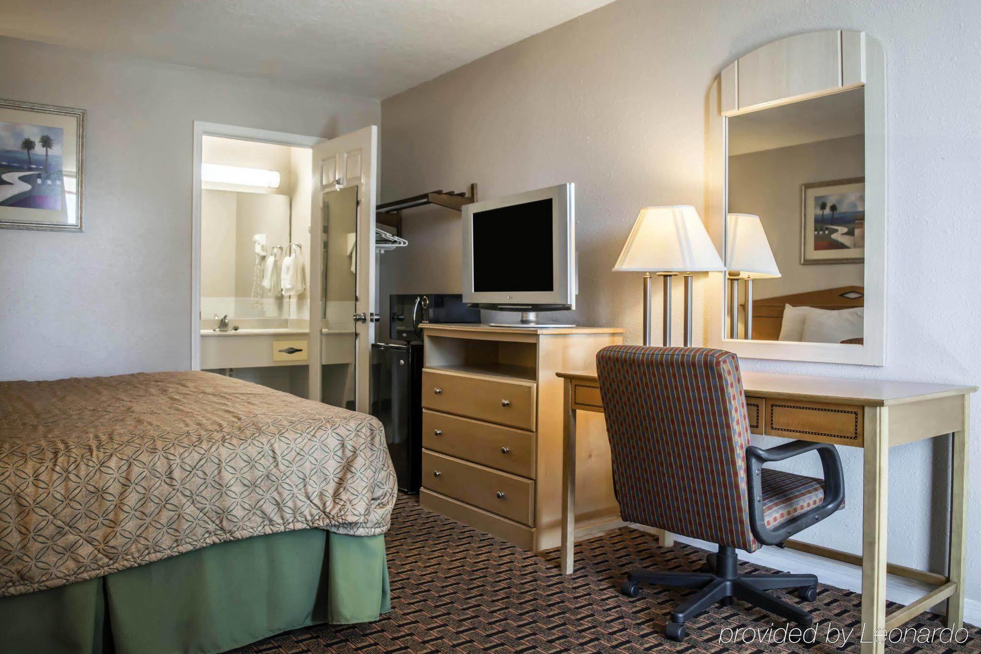 Rodeway Inn New Port Richey Bagian luar foto